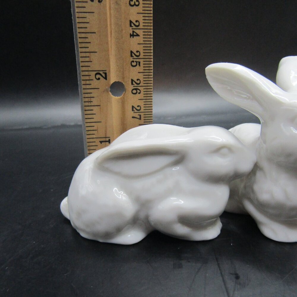 Two Otagiri Porcelain Rabbit Figurines - Picture 9 of 13